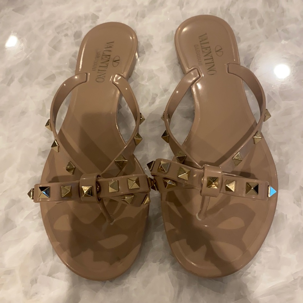 Valentino nude/blush rock stud sandal with bow